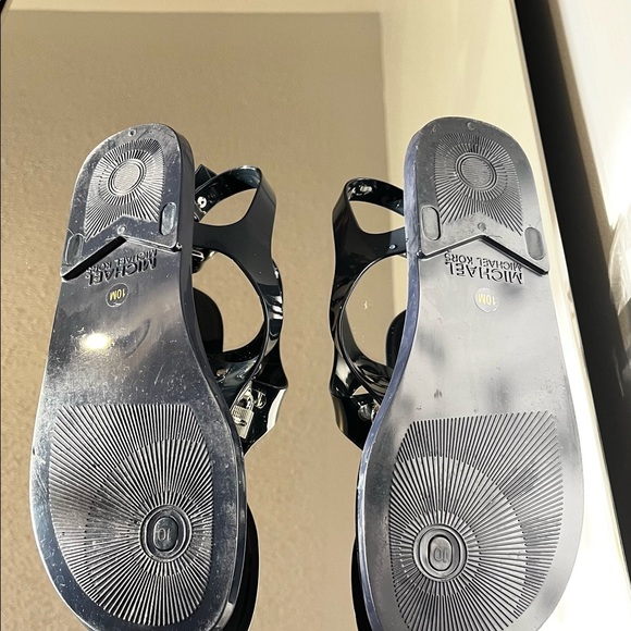 Michael Kors size 10 thong sandal - Picture 4 of 6